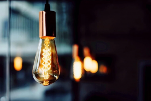 Суб'єкти господарювання Львівщини, які поселили ВПО, за місяць зекономили на електроенергії 3 млн грн