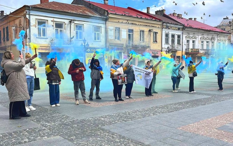 Мовчання не породжує розуміння: у Дрогобичі відбулася акція на підтримку військовополонених та безвісти зниклих