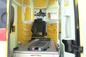 З Дрогобиччини на передову відправили ще одну швидку та вантажний автомобіль