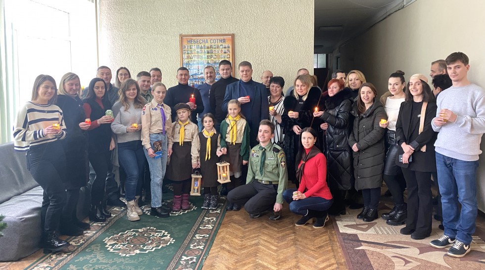 Пластуни передали Степану Кулиняку Вифлеємський вогонь миру