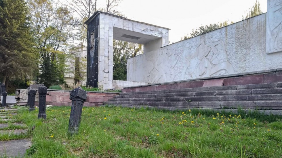 У Трускавці демонтують рештки Меморіалу слави радянським солдатам