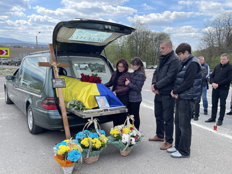 На щиті повернувся у Дрогобицьку громаду захисник Андрій Валюх