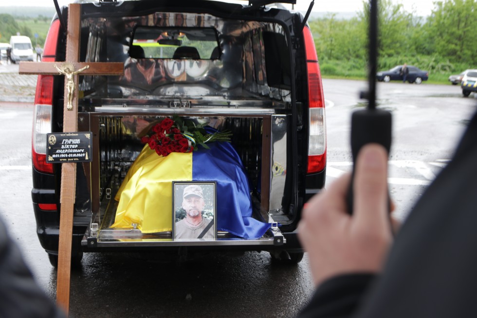 На щиті повернувся у Дрогобицьку громаду захисник Віктор Грачов