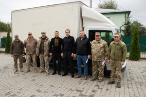 На потреби наших оборонців: від Дрогобицької РВА передали Renault Maxity для військової частини