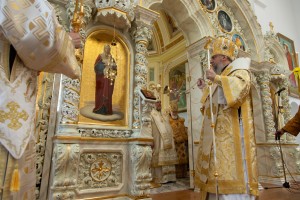 Митрополит Епіфаній освятив іконостас та очолив Божественну літургію в храмі на честь Різдва Іоана Хрестителя