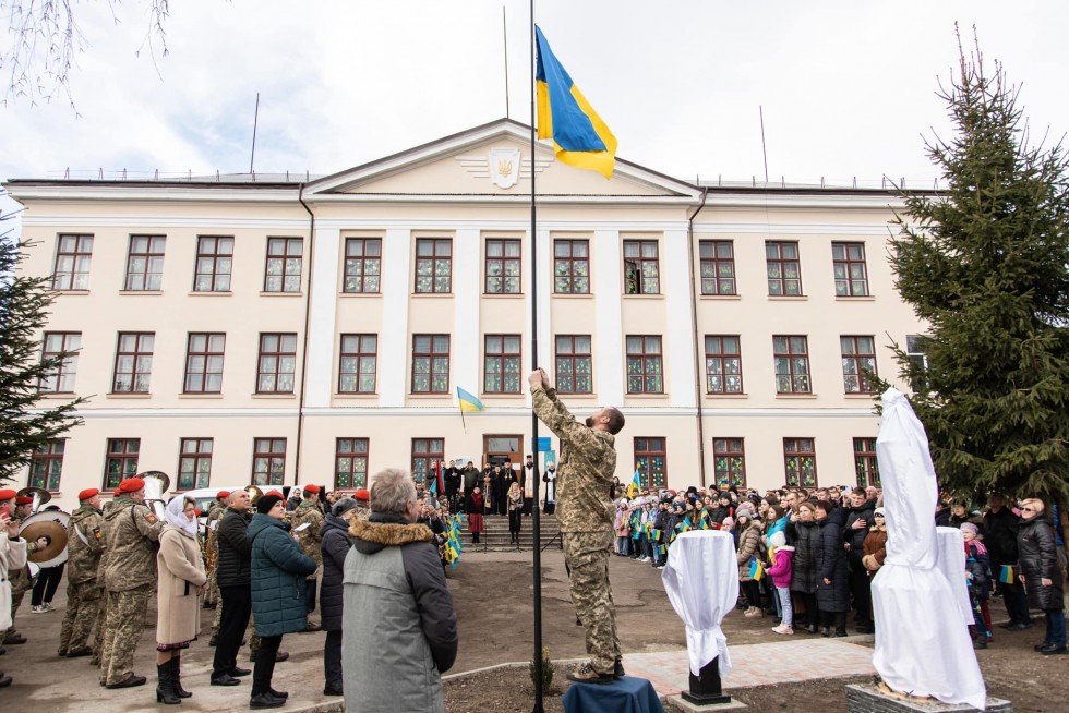 У Стебнику відкрили Алею перемоги та пам&rsquo;яті випускників гімназії №11
