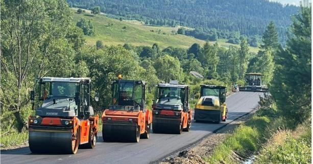 Тривають ремонтні роботи на ділянці дороги Стрілки &mdash; Новий Кропивник