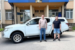 Від Дрогобицької РВА разом з партнерами передали для захисників пікап Mitsubishi