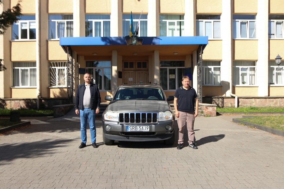 Дрогобицька РВА спільно з партнерами передала Jeep для військових