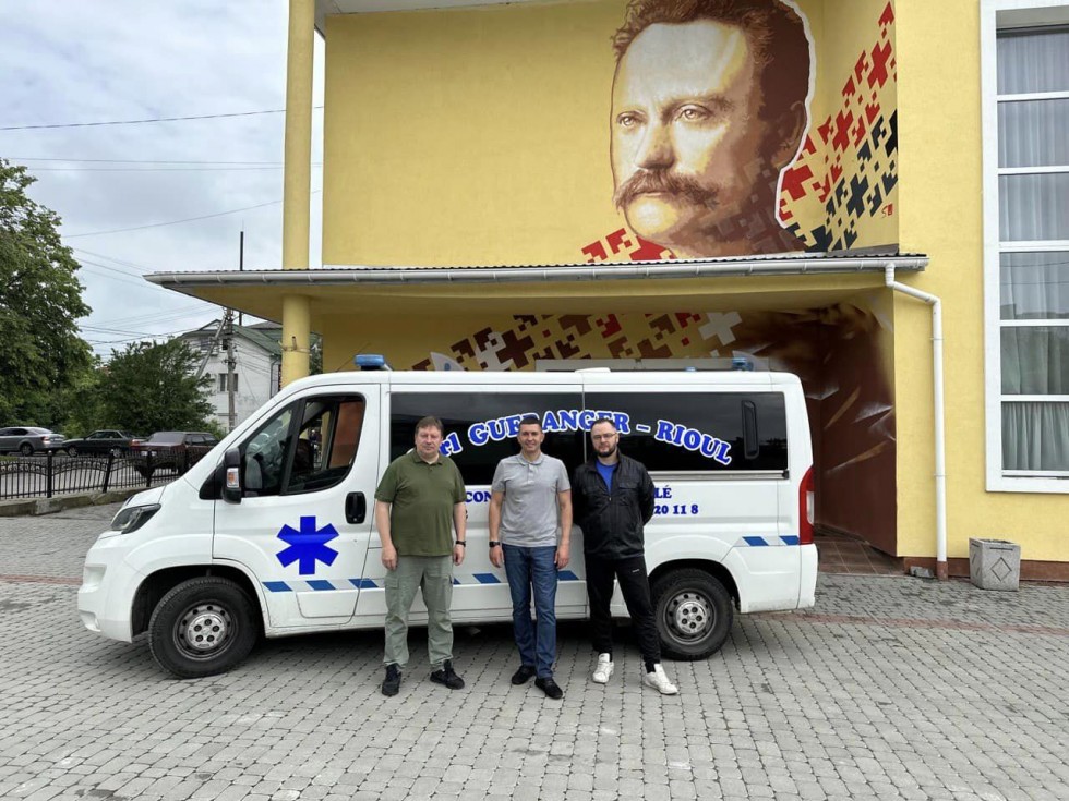 З Дрогобиччини поїхала &laquo;швидка&raquo; для Нацгвардії