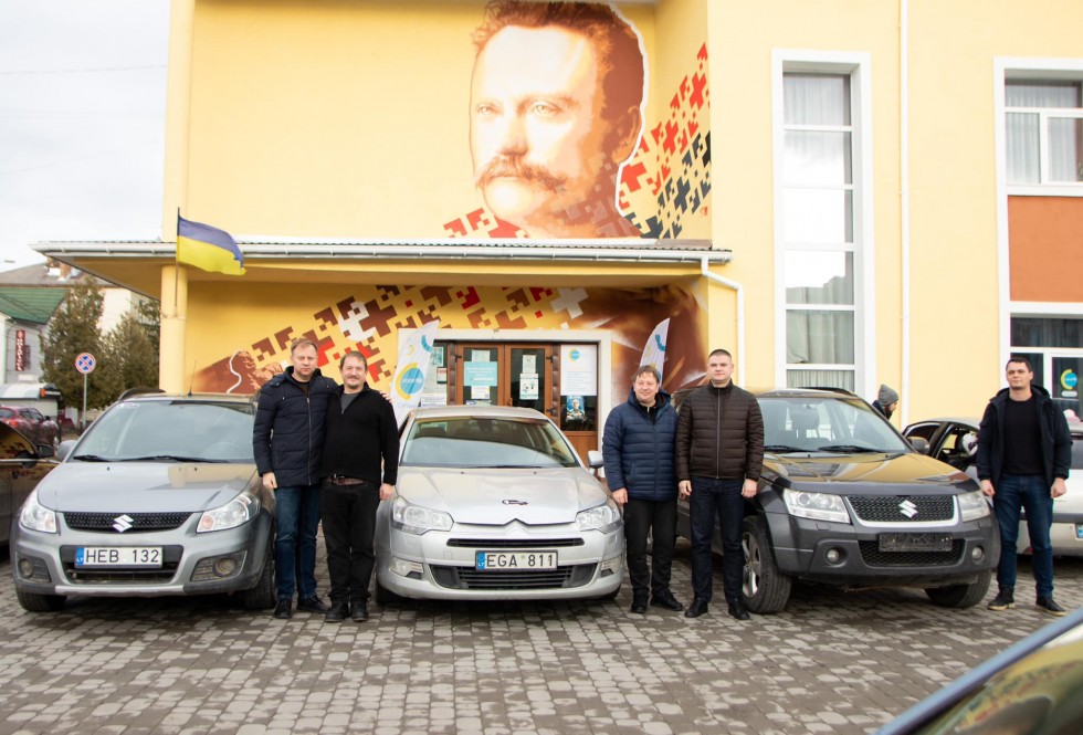 Ще чотири автомобілі для ЗСУ