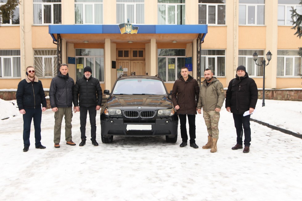 Авто для ЗСУ: Дрогобицька РВА передала чергову допомогу