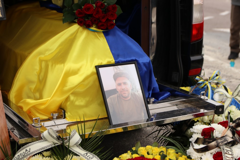 Тривалий час вважався зниклим безвісти: Дрогобиччина прощається зі захисником Андрієм Давидовим
