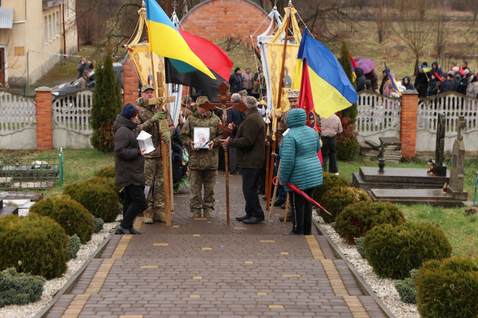 Меденицька громада попрощалася із захисником Михайлом Лучковим