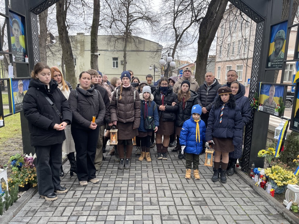 У Дрогобичі вшанували пам&rsquo;ять полеглих Захисників запаленням лампадок від Вифлеємського вогню миру