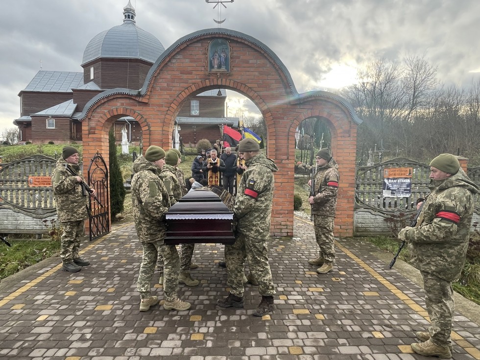Дрогобиччина провела в останню путь захисника Петра Ільківа