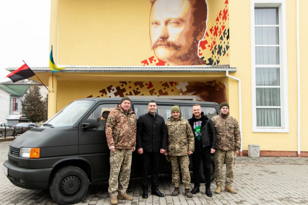 Артист Роман Скорпіон придбав авто на підтримку дрогобицьких військових