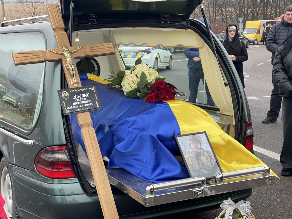 Служив з початку повномасштабного вторгнення: Дрогобицька громада прощається з Євгеном Джонсом Служив з початку повномасштабного вторгнення: Дрогобицька громада прощається з Євгеном Джонсом