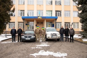 Допомога захисниками: спільно з благодійним фондом &ldquo;КОЛО&rdquo; передали ще два автомобілі для військових