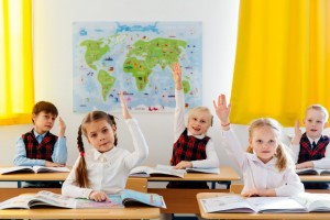 Всі школярі 1-4 класів району відсьогодні приступили до навчання, а у 28 школах &ndash; учні 1-11 класів