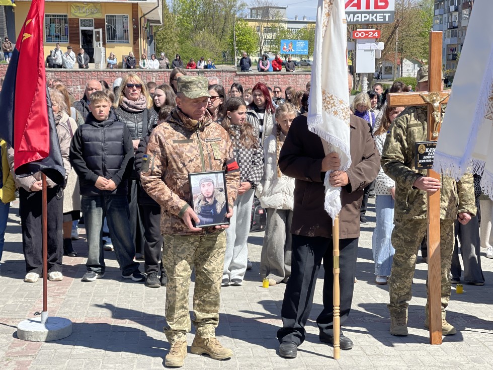 На щиті повернувся у Дрогобицьку громаду стебничанин Віктор Казьмірук