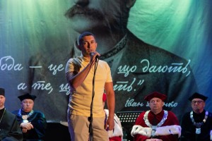 У Дрогобичі розпочався День Знань: голова Дрогобицької РВА привітав першокурсників з початком навчального року
