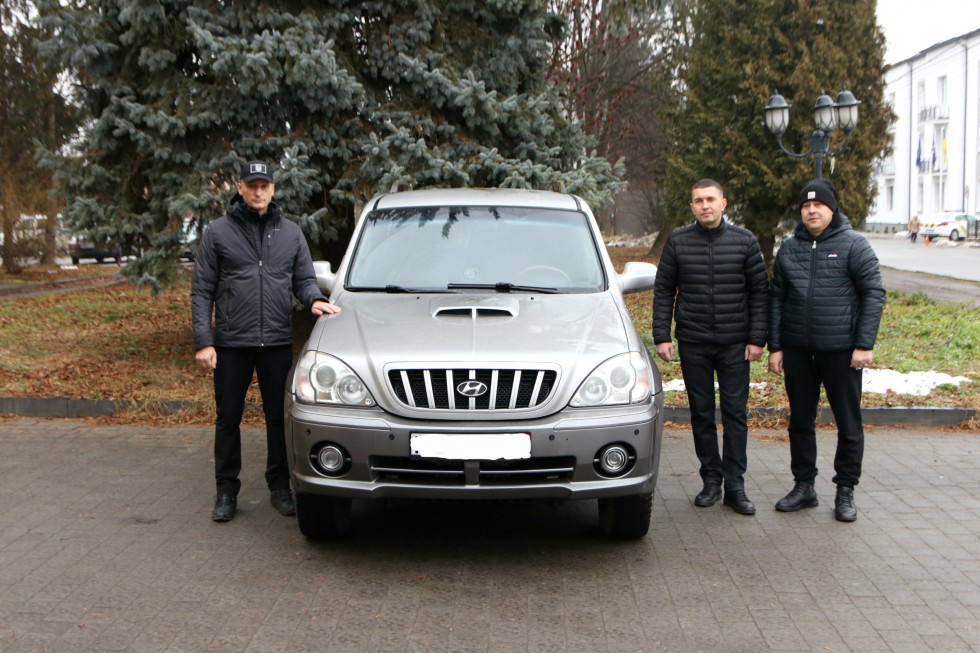 Дрогобицька районна військова адміністрація спільно з волонтерами відправляють ще одне авто для військових Дрогобицька районна військова адміністрація спільно з волонтерами відправляють ще одне авто для військових