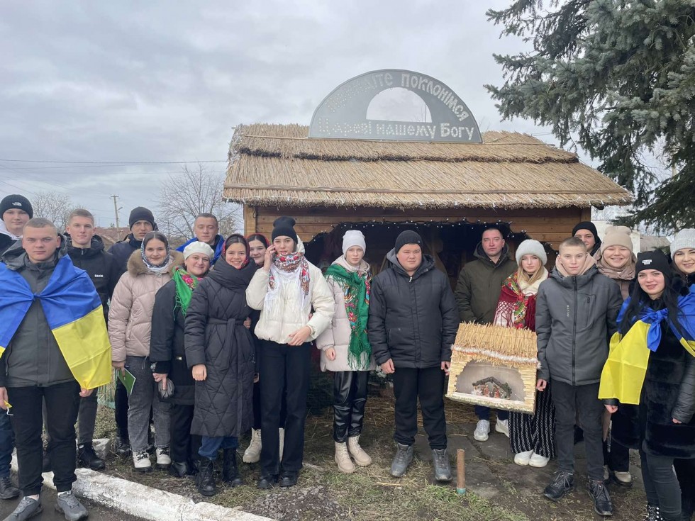 Молодь Бориславської та Меденицької громад заколядувала понад 200 тис. грн на ЗСУ