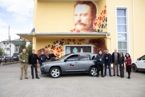 З Дрогобиччини на передову відправляють франкоавтомобілі та франкодрони