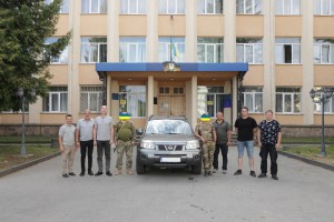 Допомога для ЗСУ: Дрогобицька РВА передала чергову автівку на фронт