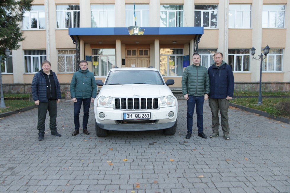 &laquo;Франкомобіль&raquo; для перемоги: Дрогобицька РВА передала авто для підсилення ЗСУ