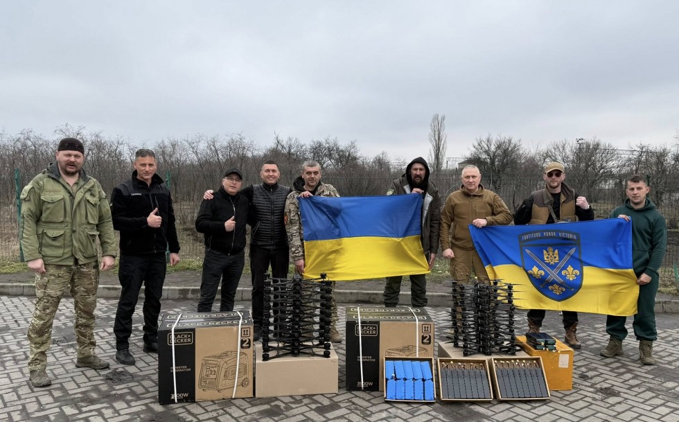 Відрядження на схід: начальник Дрогобицької РВА разом з колегами вкотре передав допомогу для ЗСУ