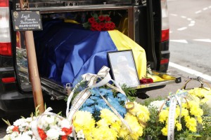 У Східницьку громаду на щиті повернувся захисник Роман Лесів