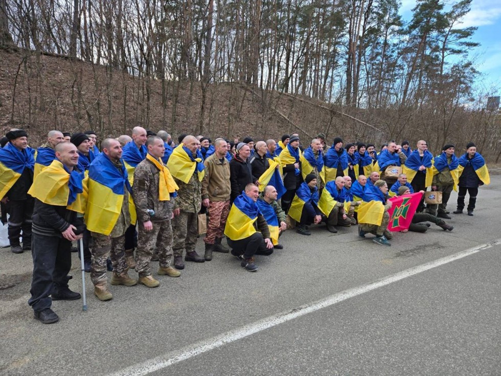 Рідні вірили у диво та чекали: з полону повернулися четверо захисників з Дрогобицького району Рідні вірили у диво та чекали: з полону повернулися четверо захисників з Дрогобицького району