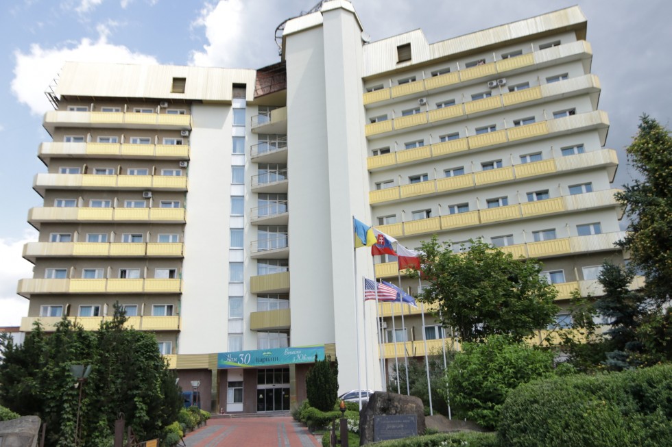 30 років безперервної роботи у сфері туризму та курортної справи: санаторій “Карпати” відзначав ювілей 30 років безперервної роботи у сфері туризму та курортної справи: санаторій “Карпати” відзначав ювілей