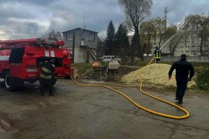 У Меденицькій громаді офіцери – рятувальники провели відпрацювання з гасіння пожеж з підрозділом місцевої пожежної команди У Меденицькій громаді офіцери – рятувальники провели відпрацювання з гасіння пожеж з підрозділом місцевої пожежної команди