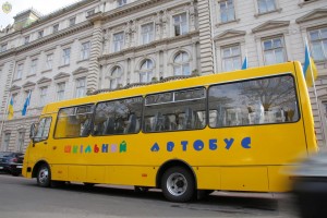 ​Медвежа та Снятинка отримали 2 автобуси &laquo;Школярик&raquo;