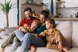 Острівець допомоги у вас вдома: хто такі патронатні сім&rsquo;ї та що про них варто знати