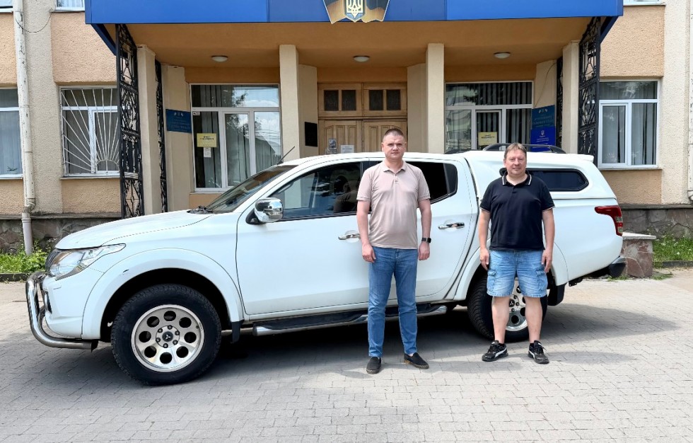 Від Дрогобицької РВА разом з партнерами передали для захисників пікап Mitsubishi