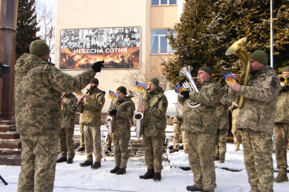 Висока ціна незалежності: біля «Колони Свободи» у Дрогобичі вшанували пам’ять Героїв Небесної Сотні Висока ціна незалежності: біля «Колони Свободи» у Дрогобичі вшанували пам’ять Героїв Небесної Сотні