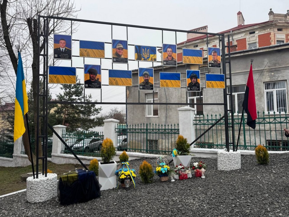 У Ліцеї імені Лесі Українки Дрогобицької громади відкрили Меморіал пам&rsquo;яті полеглим випускникам