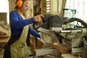 Працедавці Львівщини готові вчити жінок на робітничі професії: як пройти навчання та чи є на це попит у Дрогобицькому районі