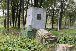 У Підбужі обвалився памʼятник радянському солдату