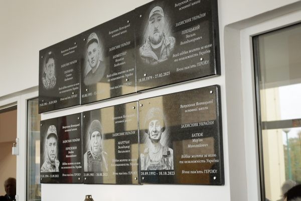 У Бориславській громаді відкрили меморіальні дошки трьом випускникам Ясенице-Сільнянської гімназії