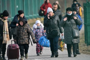 Міжнародні організації виплачуватимуть для переселенців допомогу у розмірі 2-3 тисячі гривень