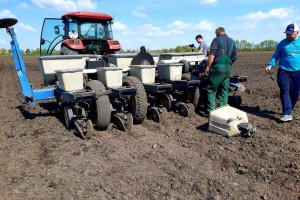 На Дрогобиччині активно триває посівна кампанія