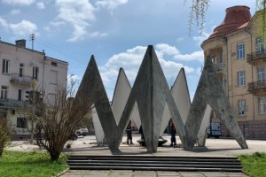 На Дрогобиччині розпочали демонтаж радянських монументів