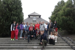 Діти-переселенці з батьками відвідали садибу Івана Франка у Нагуєвичах