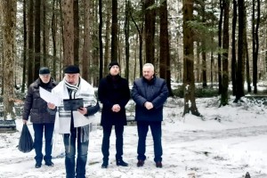 Степан Кулиняк відвідав єврейський меморіал у Броницькому лісі