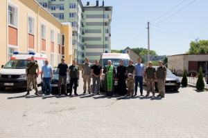 Автомобілі свободи: з Дрогобиччини вирушили ще сім пікапів на лінію фронту